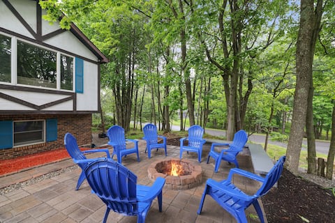 Family Fun Getaway! Pocono home w/ hottub gameroom