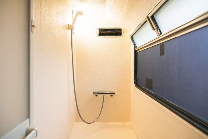 シャワーブース
お湯も出ます