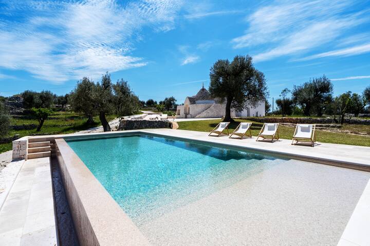 Wonderful design Trullo with swimmingpool & view