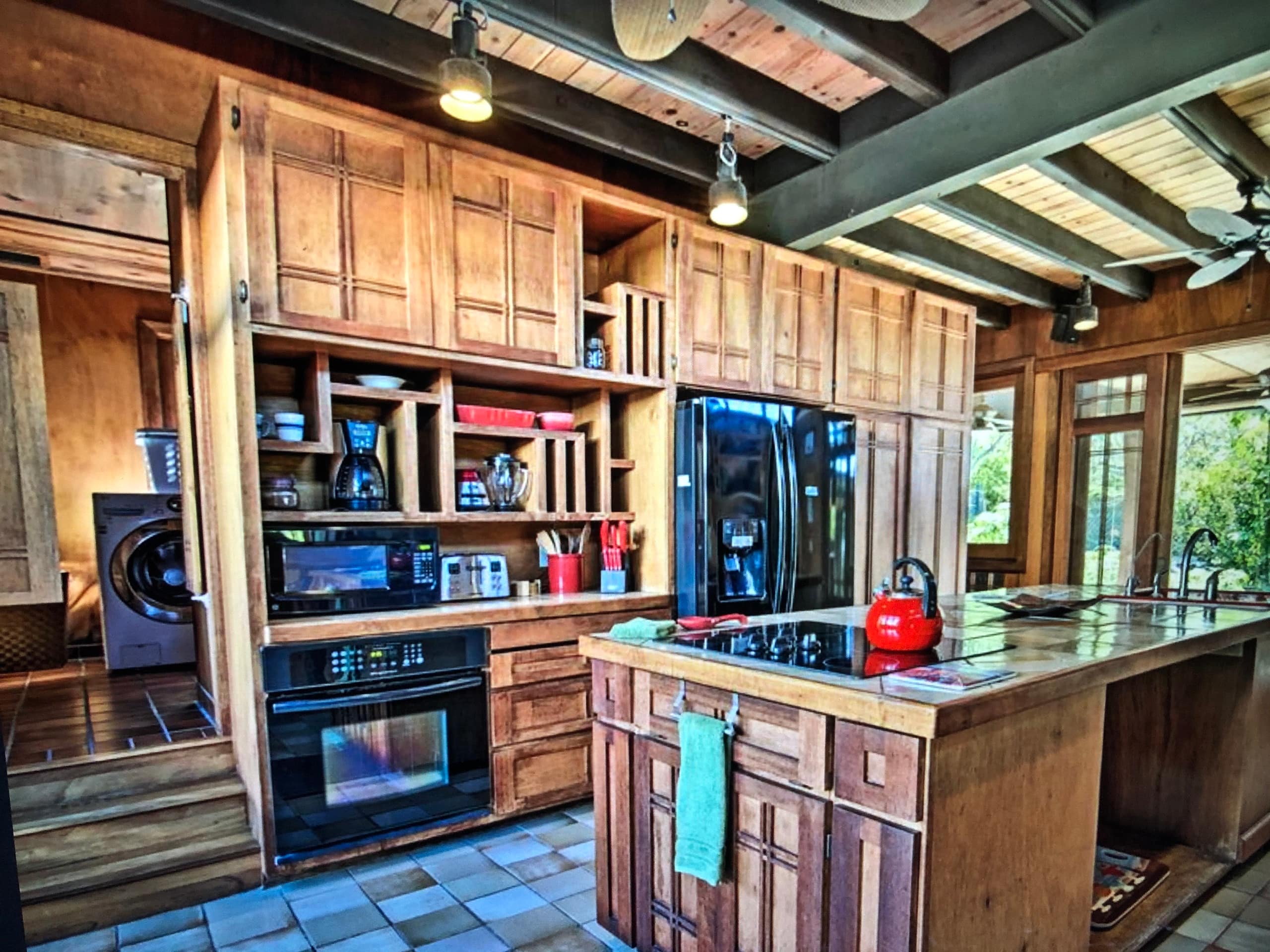 Home in Kailua-Kona · ★4.98 · 4 bedrooms · 4 beds · 3.5 baths - Image 5