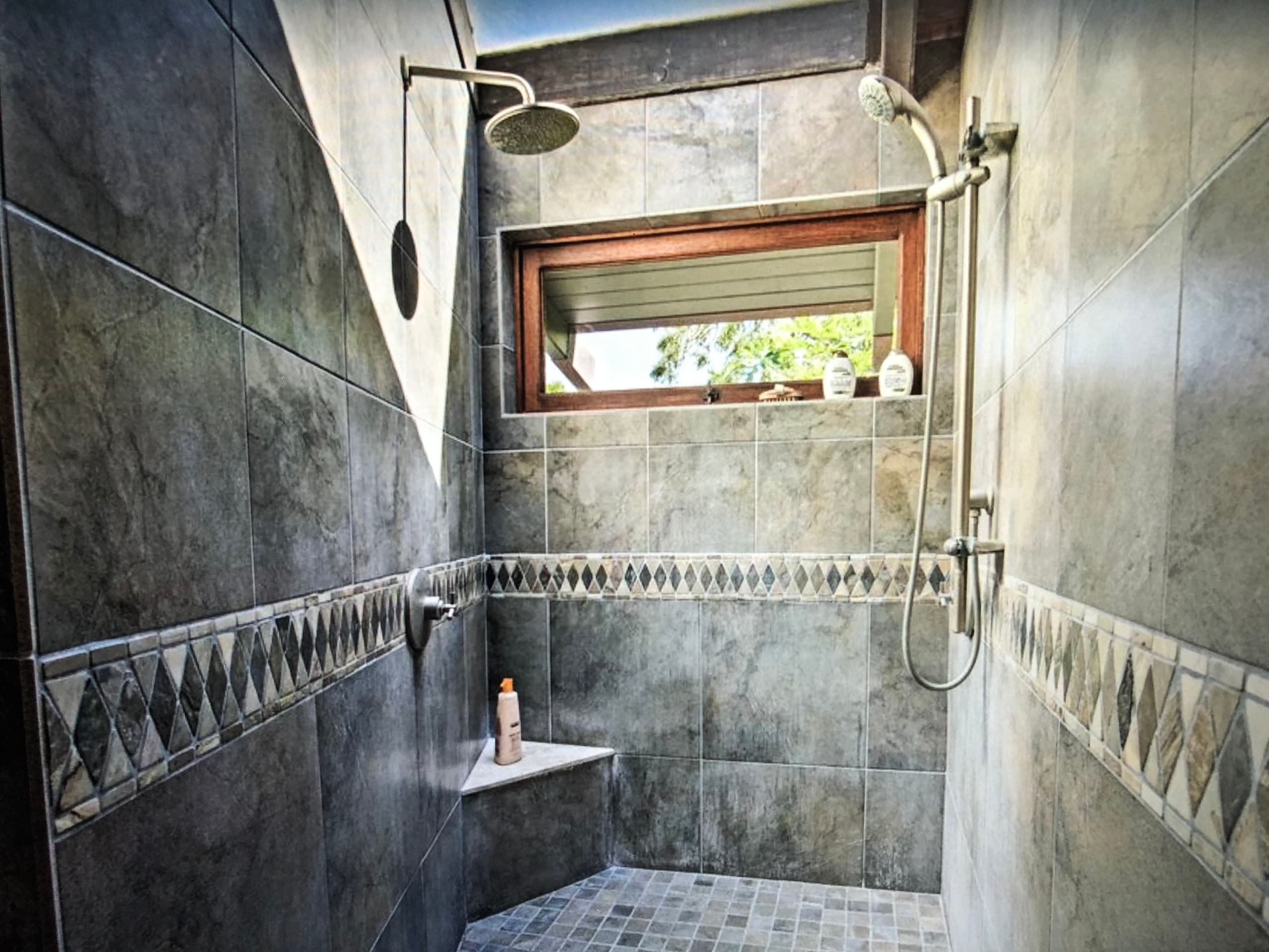 Home in Kailua-Kona · ★4.98 · 4 bedrooms · 4 beds · 3.5 baths - Image 25
