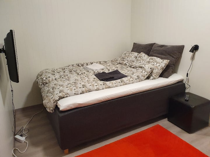 Spavaća soba br. 2 ima bračni krevet širine 150 cm i prostor za madrac na napuhavanje na podu - ukupno 3 kreveta

Spavaća soba 3 ima 150 bračnih kreveta i dodatni krevet na napuhavanje (2 + 1)