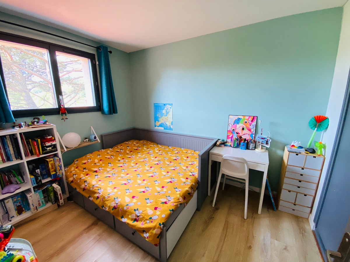 Chambre Turquoise Etage 1 (Kitanda kimoja au cha watu wawili)