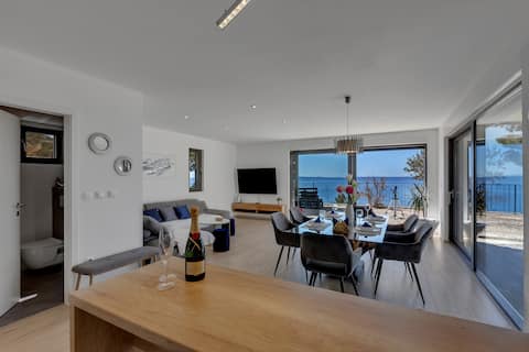 Top performing Airbnb: Villa Eaglestone -peaceful, isolated, amazing view in Veliko Brdo