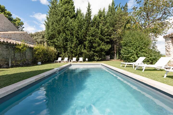 Peaceful 4* farmhouse with heated pool and hot tub