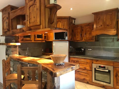 Propriété Airbnb réussie: Apartment in chalet at the foot of the slopes. à Val Cenis