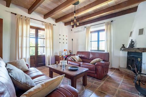 Top Airbnb: Ca'n Calet typical Mallorcan finca en Alcúdia