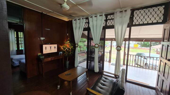 Sea View Kampong Style Homstay - Beach Front - Kuala Sungai Baru