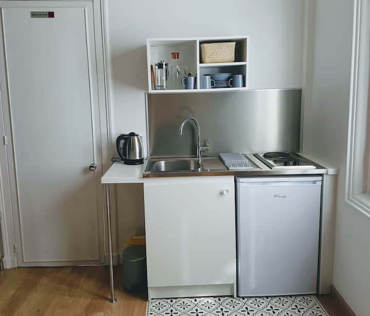 Cozy Studio Avec Vue, 5 Min De La Gare, Rénové - Pau, Francia