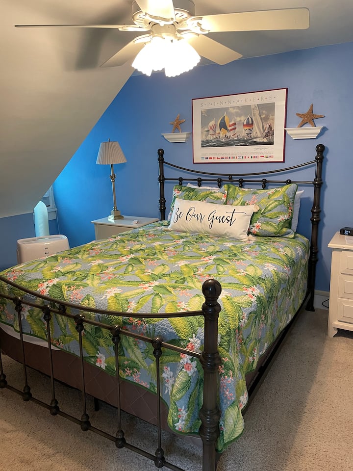 Спалня - с изглед към езеро