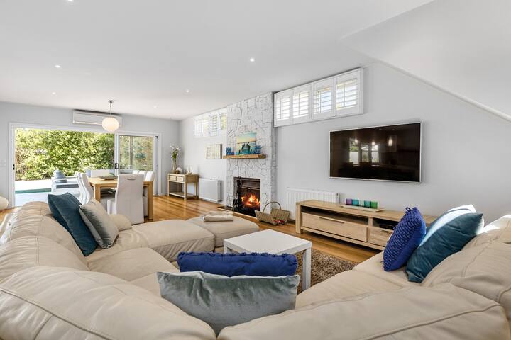 Elegant Entertainer – Chic Sorrento Retreat gallery image 4