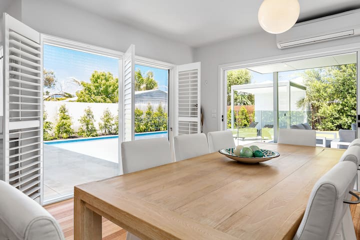 Elegant Entertainer – Chic Sorrento Retreat