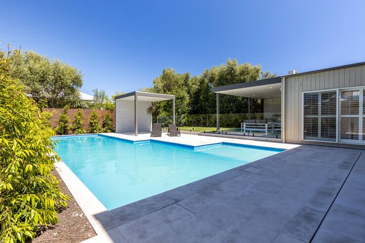 Elegant Entertainer – Chic Sorrento Retreat gallery image 2