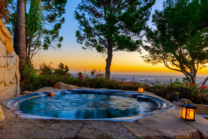 Los Angeles City Views Home with outdoor Jacuzzi