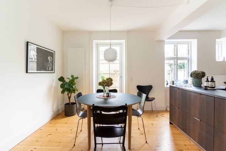 Smukt byhus midt i København med have gallery image 4