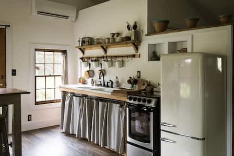 Successful Airbnb property: Farmer & the Naiad, cottage on 1800s farmplace in Asheville