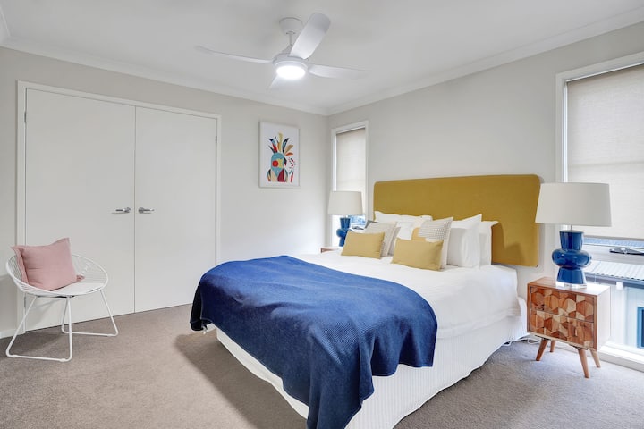 Горе - спална соба 2 (има туш кабина)