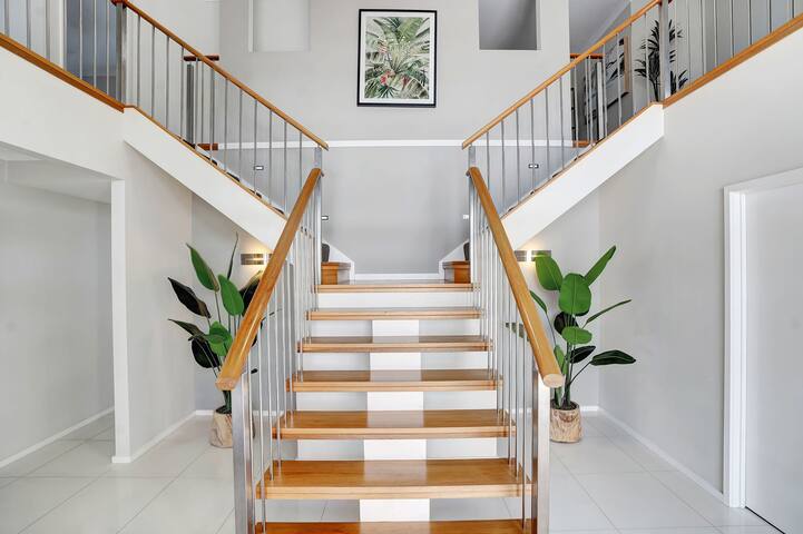 Pet Friendly & Solar Heated Pool- Canal front Home gallery image 4