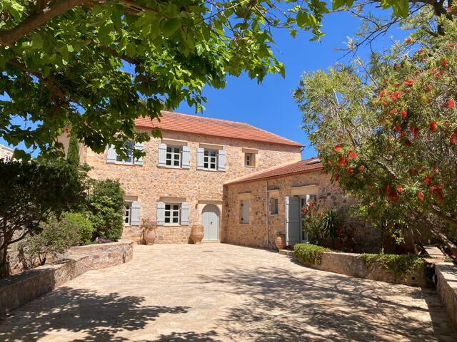 Villa Magdalena, Kefalas