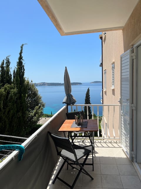Top Airbnb: Studio Dom Lovrenko with sea view to feel good in Općina župa Dubrovačka