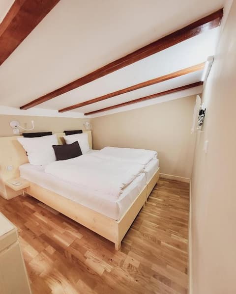 Erfolgreiche Airbnb-Immobilie: Business gallery in the beautiful district of Gohlis in Gohlis Süd