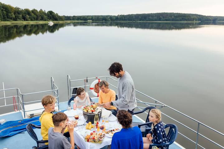 Kuhnle-Tours Hafendorf Müritz managed Airbnb listing 1