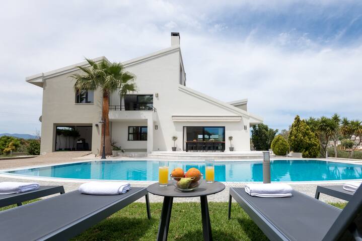 Gregory’s Villa – 18m Heated Pool, Chania, Crete gallery image 5