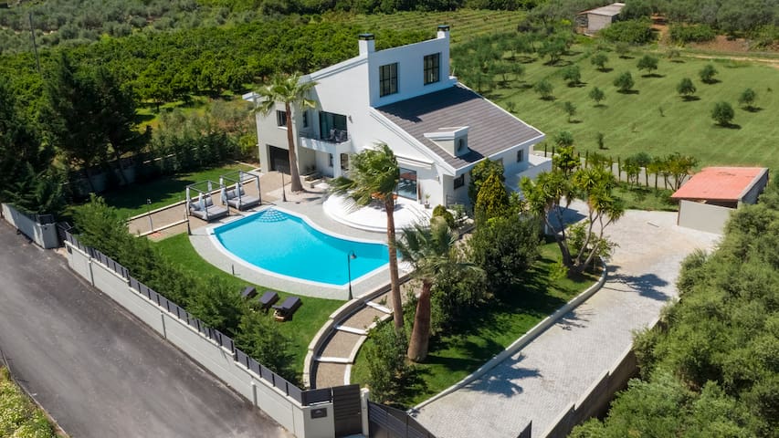 Gregory’s Villa – 18m Heated Pool, Chania, Crete