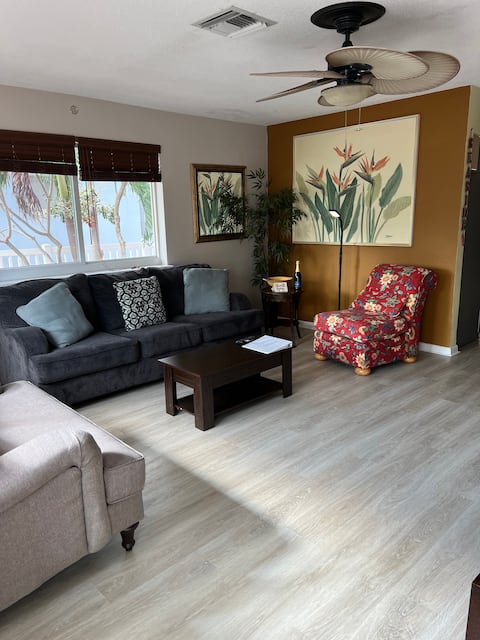 Palms 1 - entire house minutes away from beaches
