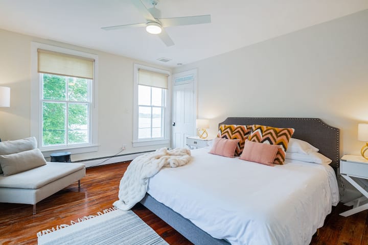 Bračni krevet (širine 180 - 200 cm).