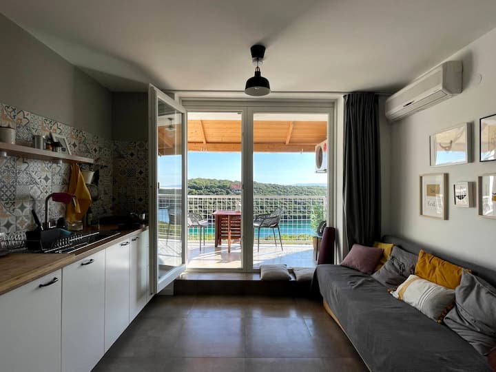 Studio Apartment With The Perfect View - Rakalj