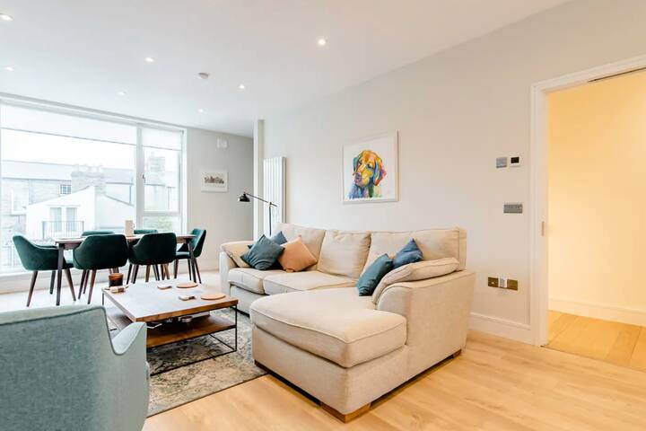 Stylish & Central 3 Bed House by Grand Canal Dock gallery image 5