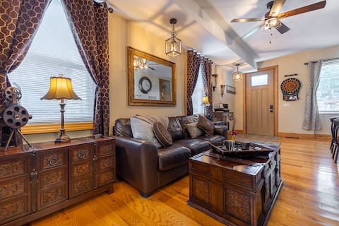 Striking 2 Bed Townhouse in the HEART of Dbq!