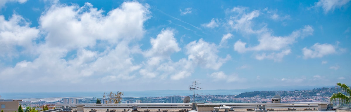 Successful Airbnb property: Swimming pool, panoramic sea view, terrace and garage in Nice