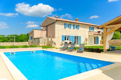 Villa SAN - modern family stone house + EV charger