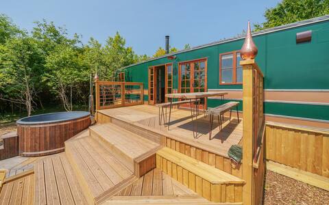 'The Showman's' with amazing view & hot tub option