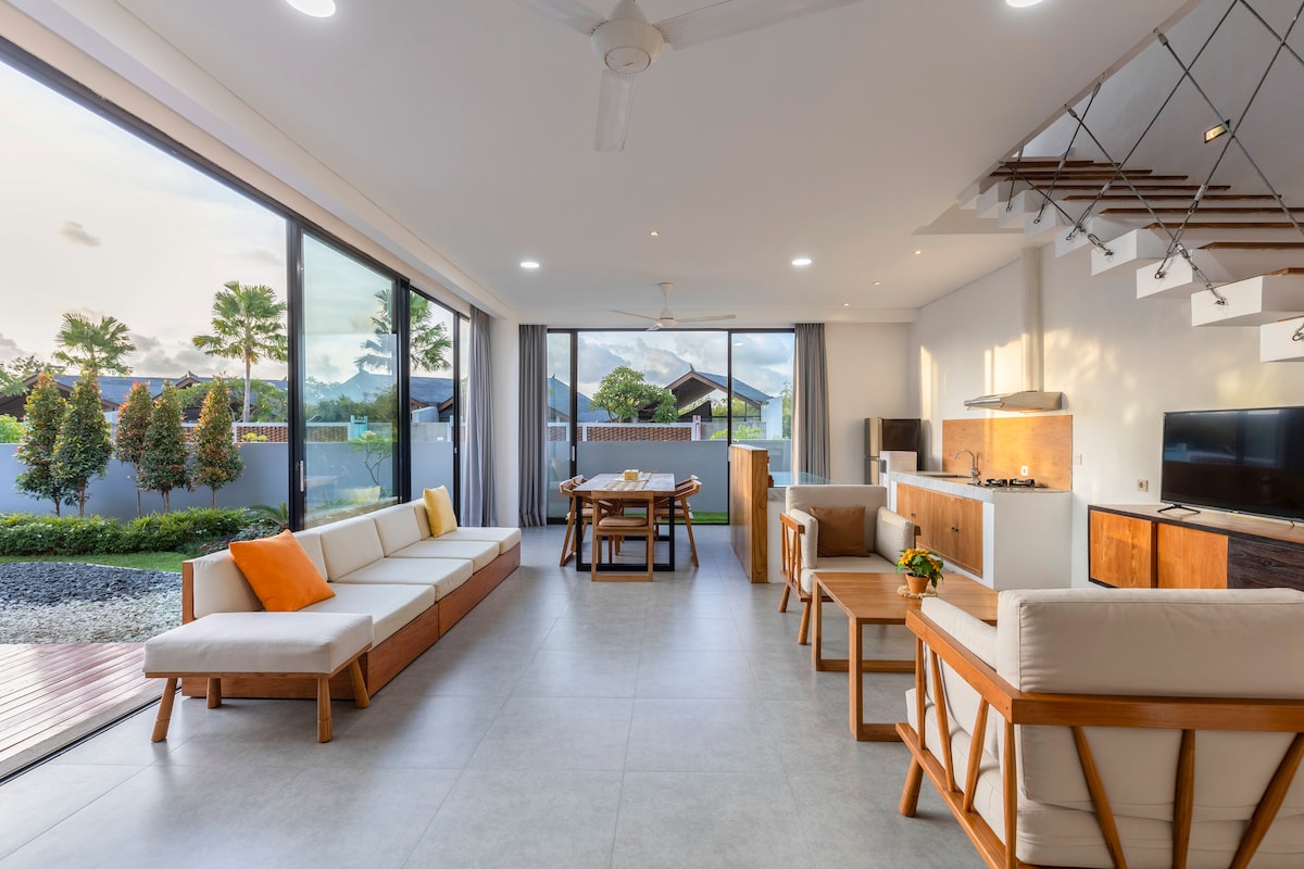 Home in South Kuta · ★4.62 · 3 bedrooms · 4 beds · 3 private baths, comparable Airbnb