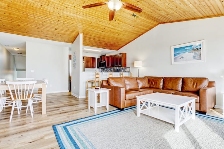 Oceanfront Escape At Eastern Sails - North Topsail Beach, NC