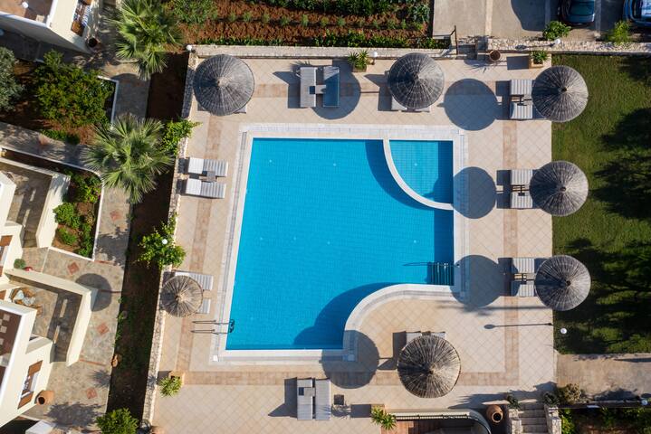 ELÉA Suites | 4 Separate Suites with Pool at ELÉA