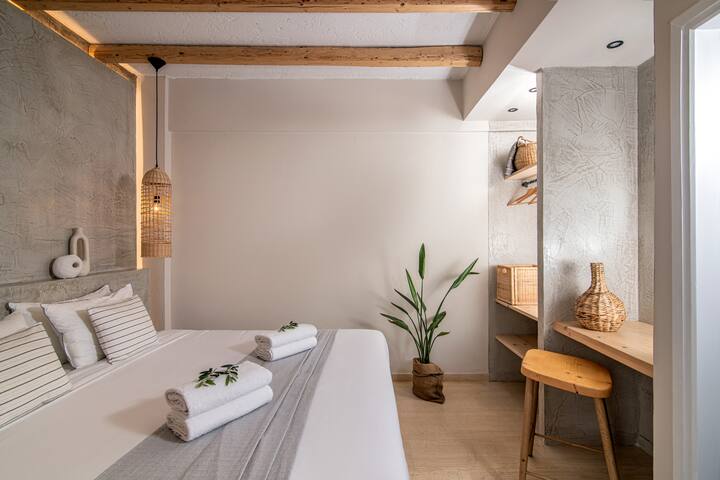 ELÉA Suites | 4 Separate Suites with Pool at ELÉA gallery image 4