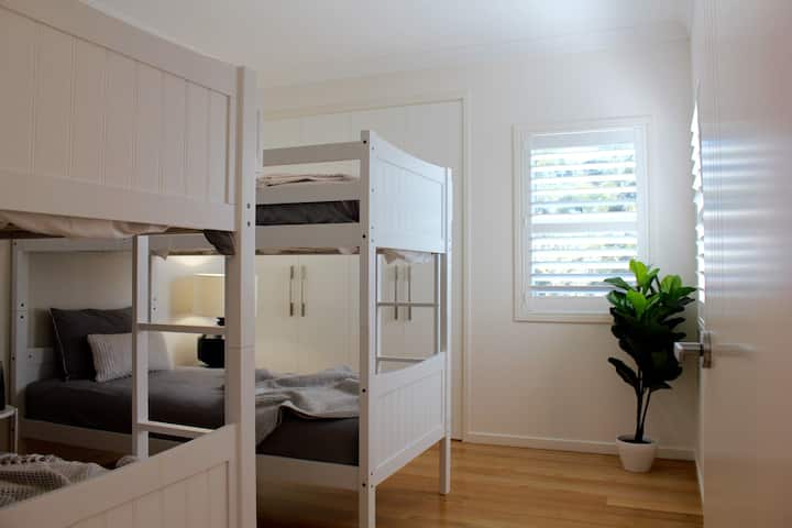 Third bedroom with 2x bunk beds (total 4 beds)