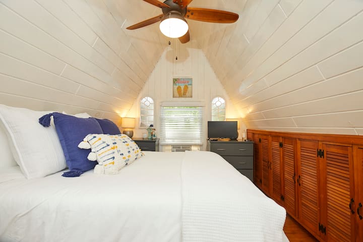 Retire for the night in the cozy loft bedroom with a Queen size bed, 100% cotton linens and Avocado Organic Mattress