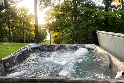 Perfect fall getaway. Weekday specials!