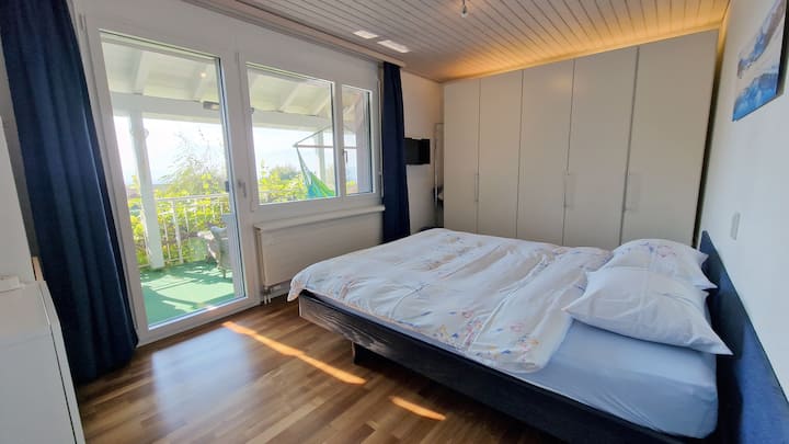 Balkonkamer met queen size bed