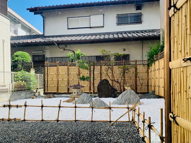 7 mins to yamanote Station on foot. 2 BR house.