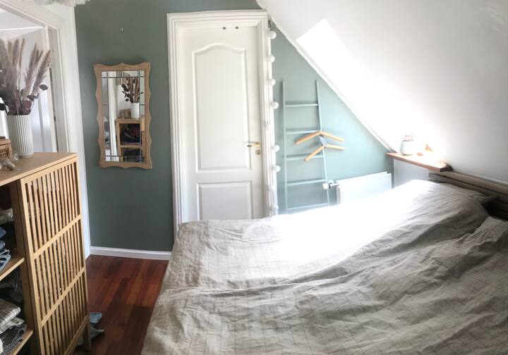 Основна спалня - самостоятелна баня