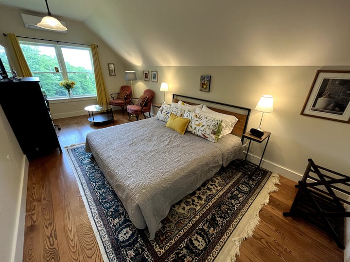 The Goldfinch Suite (2nd floor)