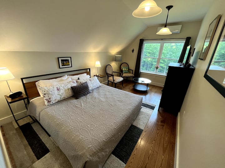 The Chickadee Suite (2nd floor)