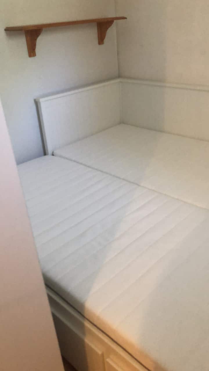 kitanda cha kusukumwa cha chumba cha kulala