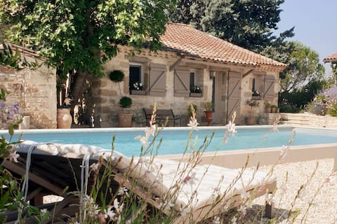 La Pierre Marine Cottage with pool and terrace